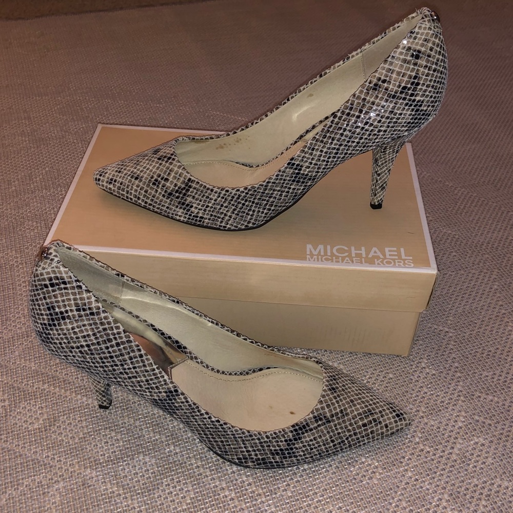 Michael Kors heel pumps